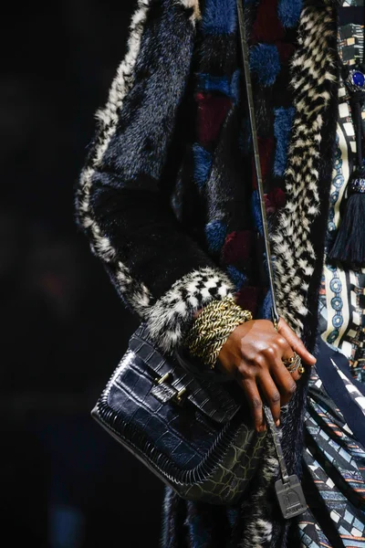Look 74